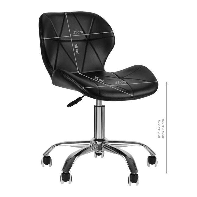 Activ QS - 06 - comfortable grooming chair with height adjustment.