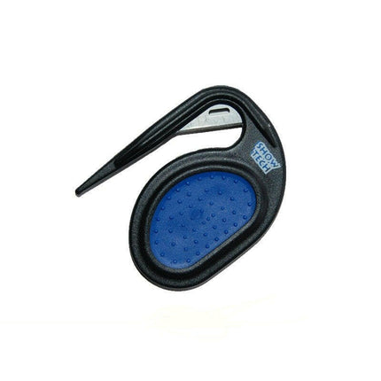 Filcak Show Tech with a razor blade for cutting tangles.